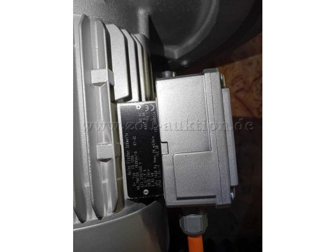 Typenschild des Elektromotors mit Lüfter