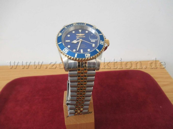 Frontansicht mit Armband INVICTA 2