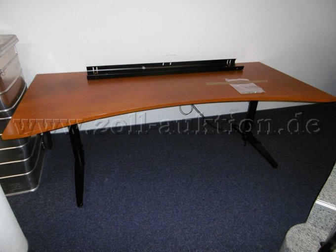 elektrisch höhenverstellbarer Schreibtisch
