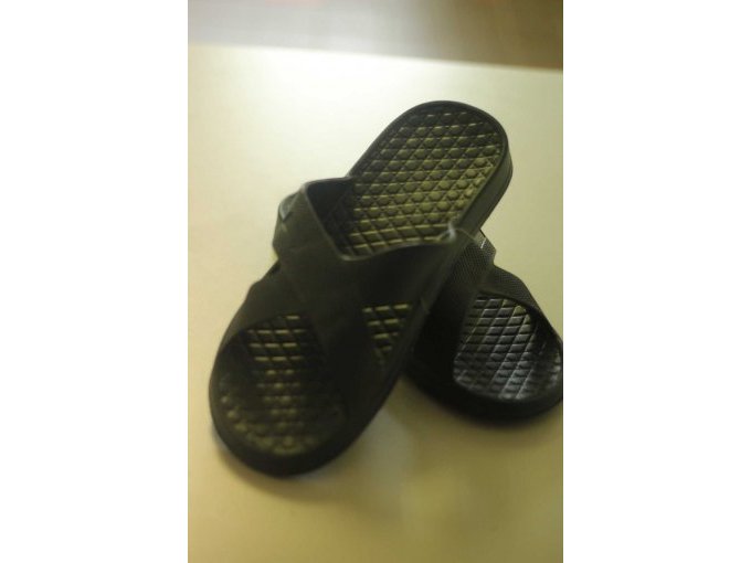 1 partij badslippers in nieuwstaat (2900 paar in verschillende maten) – foto 3 – kavel bij Zoll-Auktion, Suhl