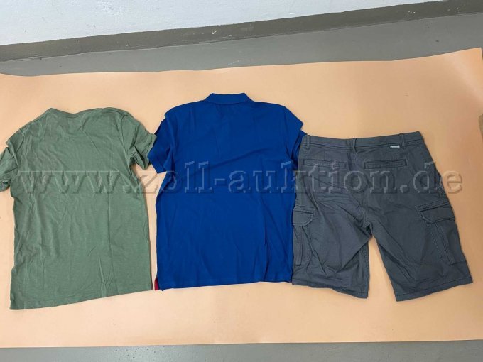 Ansicht Rückseite T-Shirt, Polo-Shirt, Cargo-Hose