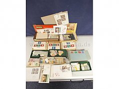 Gesamtansicht der Auktionsware Briefmarkensammlung, verschiedener Nationen, Motive und Wertigkeiten