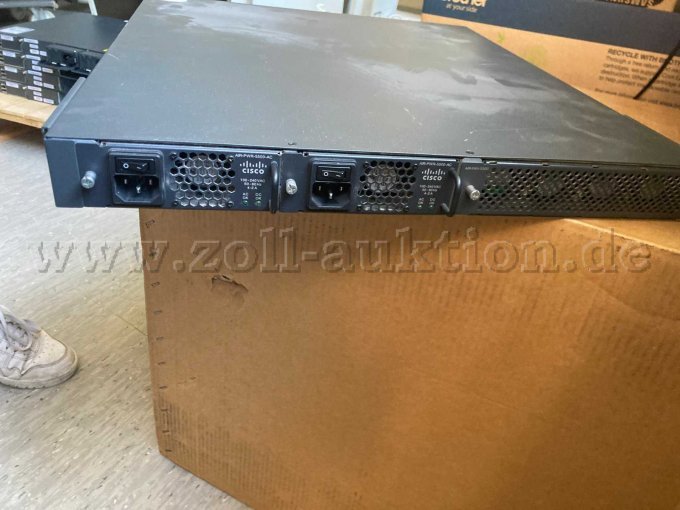 1 set Cisco-netwerkapparatuur (4 switches en 1 WLAN-controller) – foto 5 – kavel bij Zoll-Auktion, Gelsenkirchen