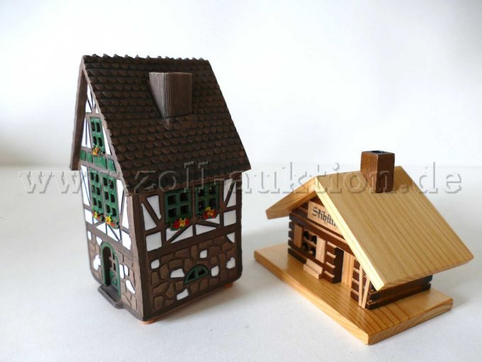 Keramikhaus und Räucherhaus seitlich