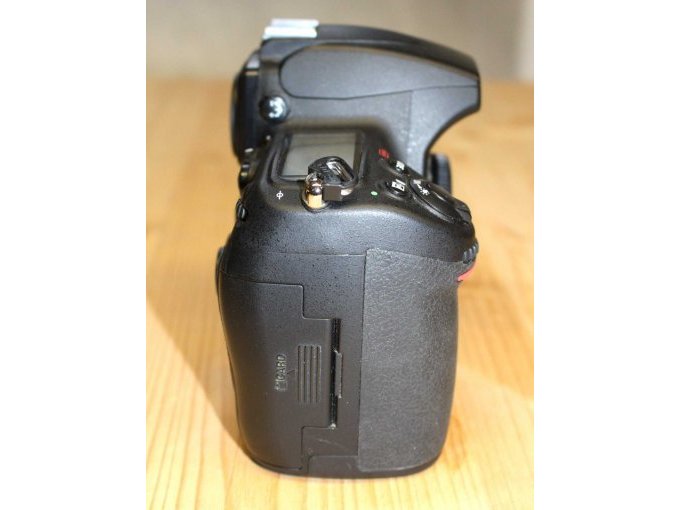 Kamera Nikon D700 Seitenansicht