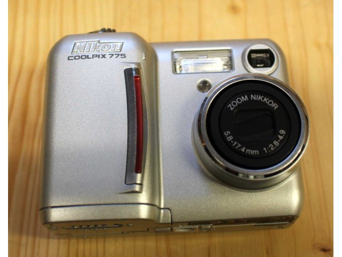 Kamera Nikon Coolpix 775 Frontansicht