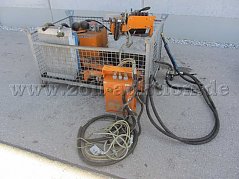 Mulag Konvolut SB 600 Heck, unter anderem bestehend aus hydraulischem Öltank mit Rücklauffilter, Ölkühler mit 2 Elektrolüftern, Hydraulik Steuergeräte Block mit Elektronik Steuerung, von vorne