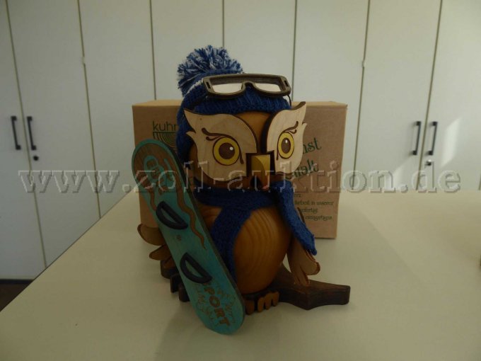 Eule mit Snowboard vorn
