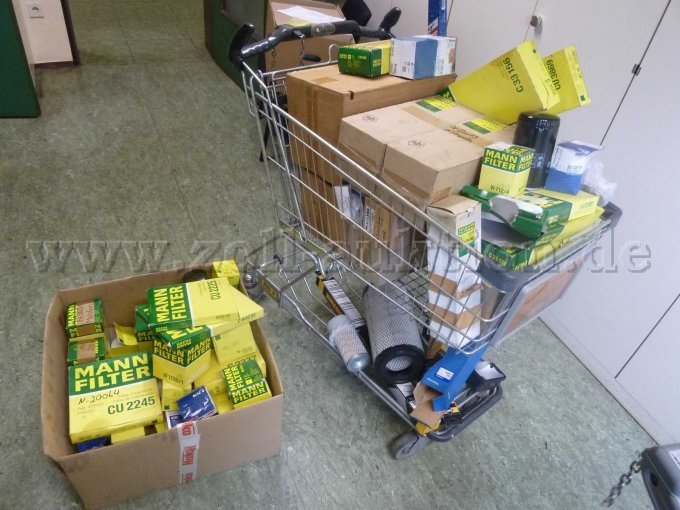 Filter Verpackungen Einkaufswagen ( zugehöriger Kartoon) Filter Verpackungen Einkaufswagen ( zugehöriger Kartoon)