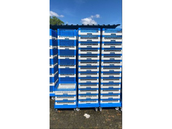 3 Stapel mit 17 Grundplatten + Aufsätze