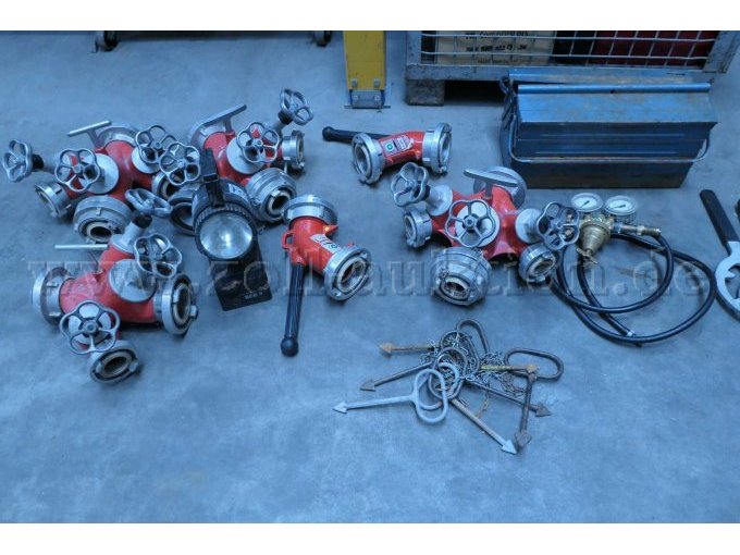 Verteiler, Stützkrümmer, Schachtheber, Handlampe, Schlauch mit Manometer