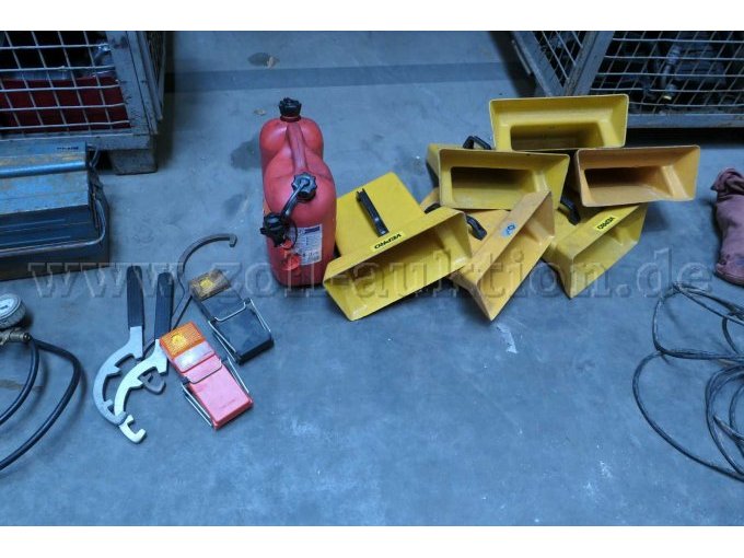 Kanister Warnleuchten, Kupplungssachlüssel, Kastenschöpfer