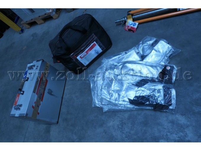 Ulmer Koffer, Rettungswesten, Hitzeschutzanzug