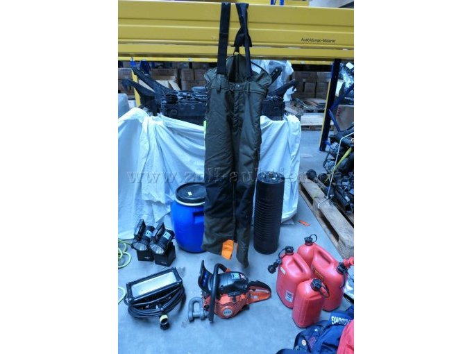 Schnittschutzhose, Fass, Scheinwerfer, Kanister, Rohrdichtkissen