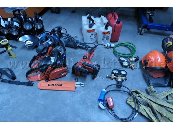 Kettensägenkortusse, E-Säge, Winkelschleifer, Doppelkammerkanister, Handlampen, Taschenlampe, Manometer