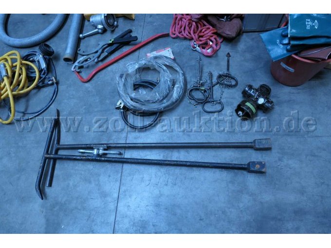 Unterflurhydrantenschlüssel, Schachtschlüssel, Mehrfachsteckdose, Kuhfuß, Kupplungsschlüssel