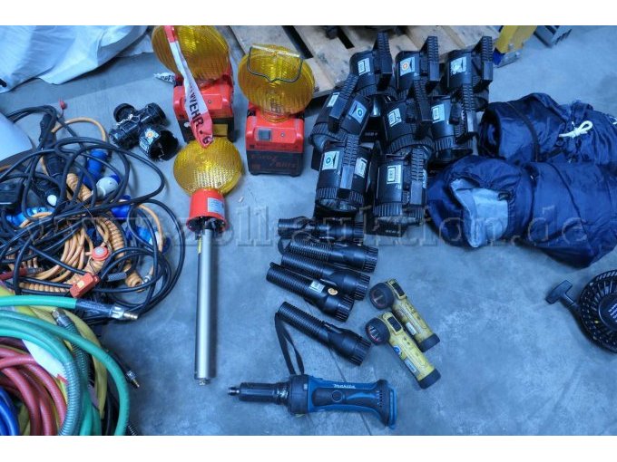 Kabel, Euroblitz, Warnleuchte, Gradschleifer, Handlampen, Schlafsäcke