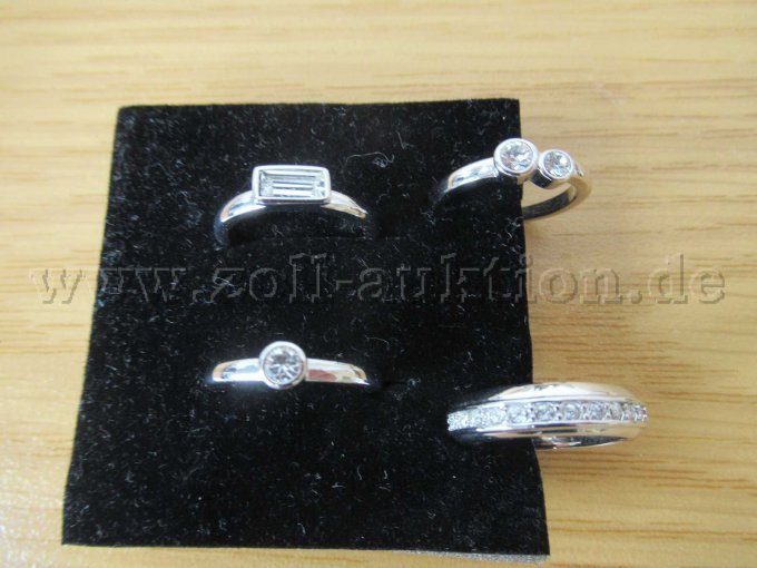 vier unedle Metallringe