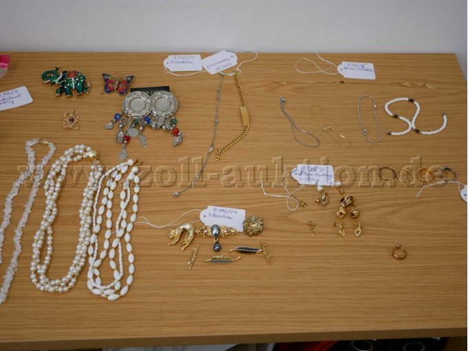 Modeschmuck Pos. 4