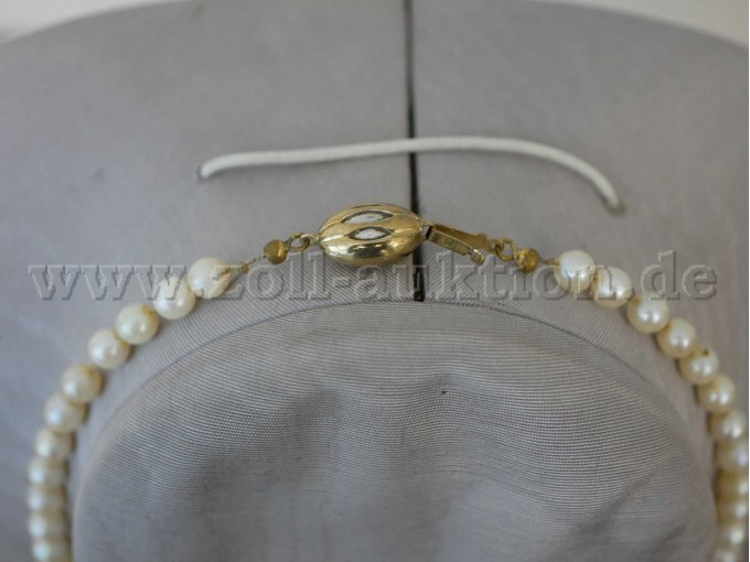 Goldschließe Perlenkette