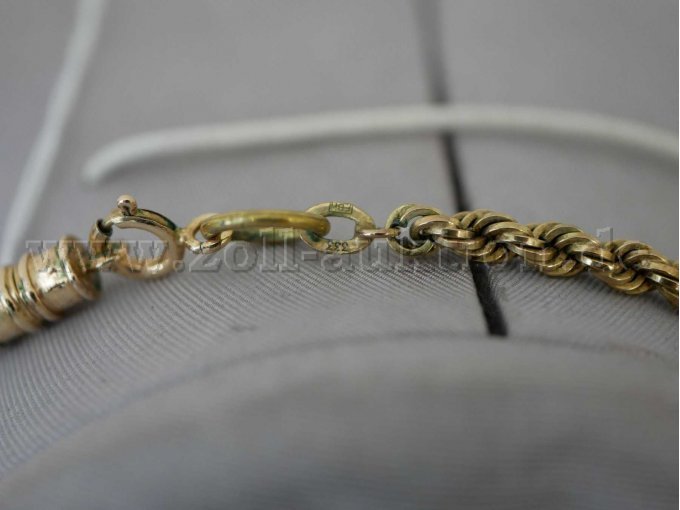 Halskette mit Ösen aus Stahl