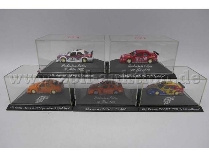 Detailaufnahme aller Modelle seitlich von links, schräg oben