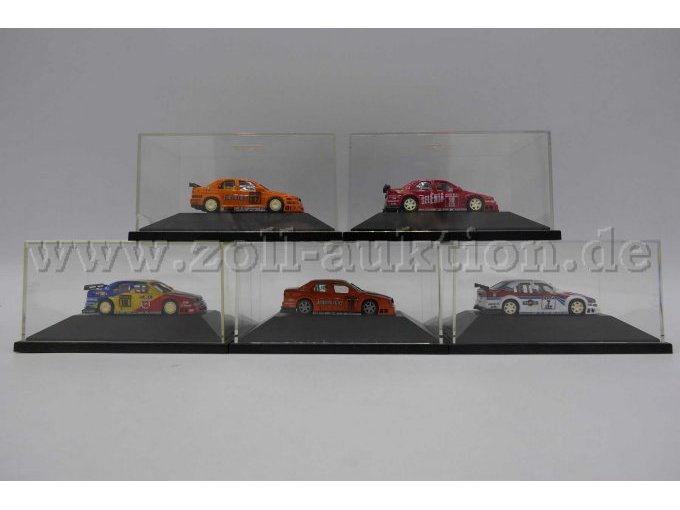 Detailaufnahme aller Modelle seitlich von rechts