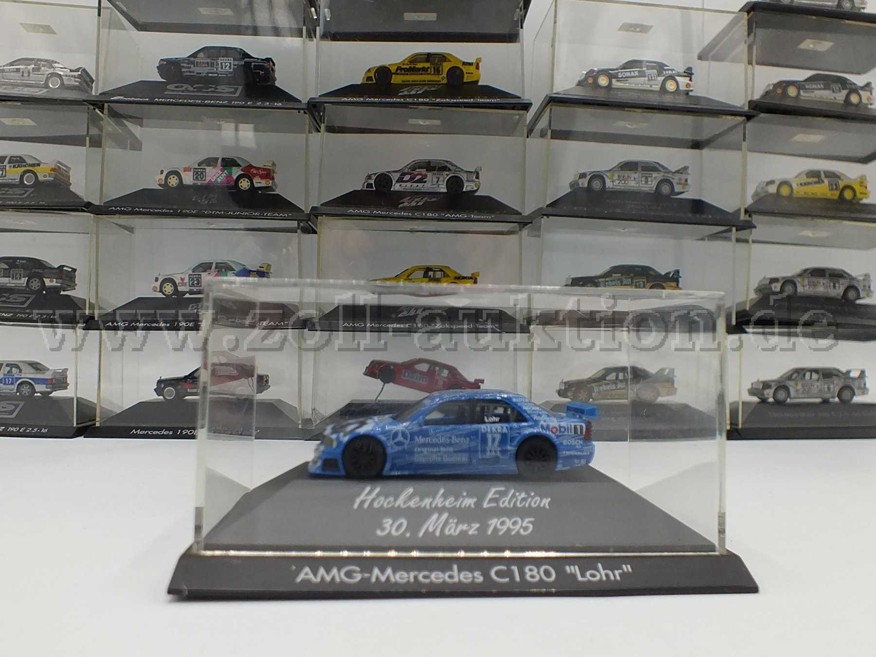 Konvolut Gesamtansicht der Auktion und exemplarisch ein Fahrzeug im Vordergrund