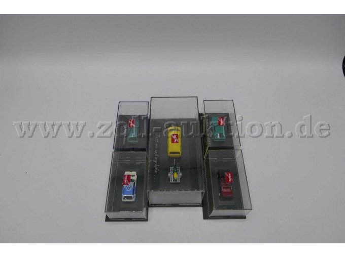 Detailaufnahme aller Modelle von schräg oben