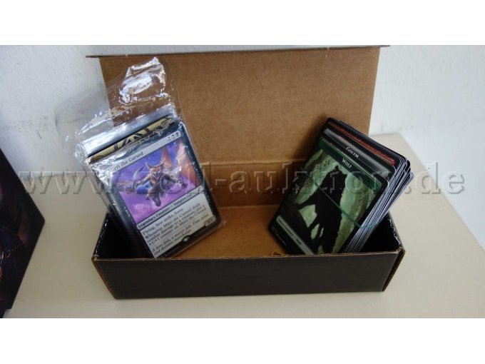 schwarze Box mit Spielkarten