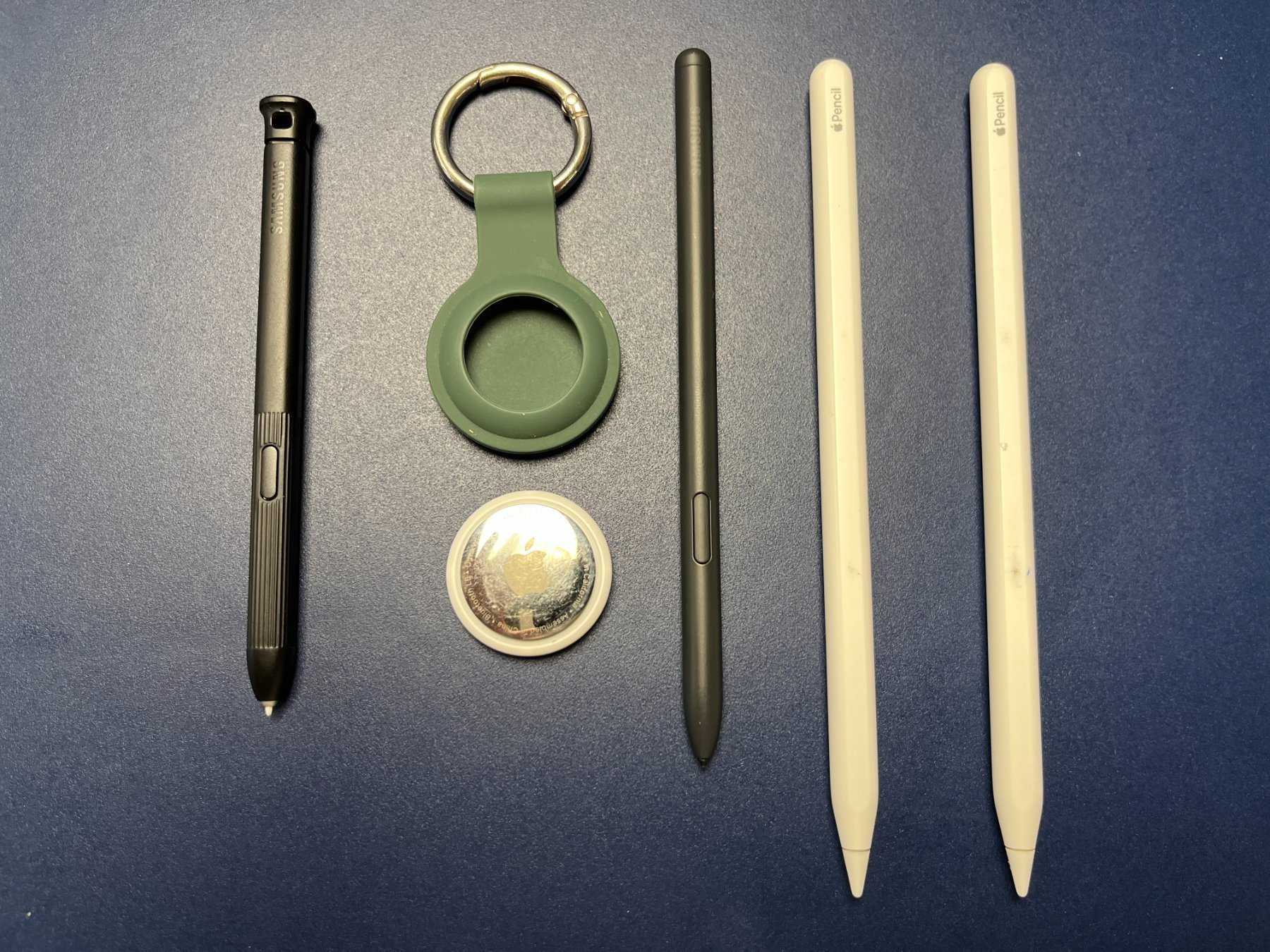 Pens und Airtag Vorderansicht