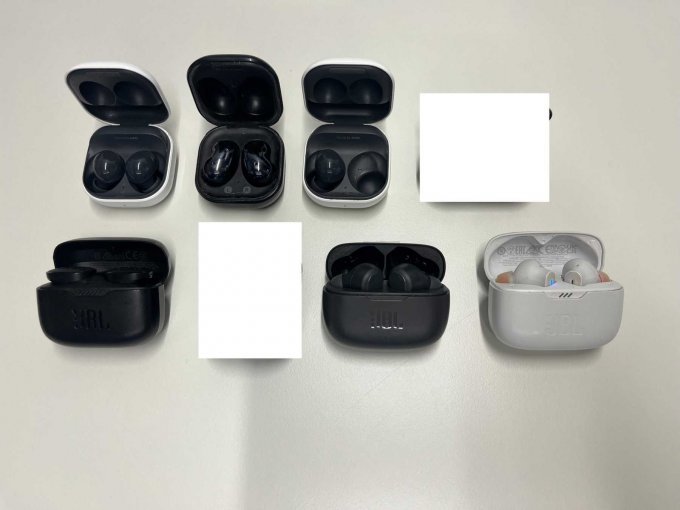 Kopfhörer und Ladecases: Samsung und JBL
