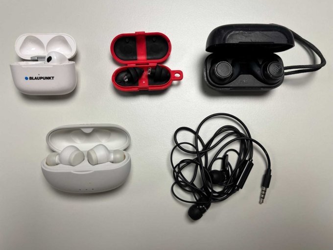 Andere Hersteller Ladecases und Kopfhörer