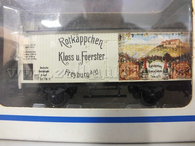 Detailaufnahme des Kühlwagen mit der Betriebsnummer 513 718 und Aufschriften