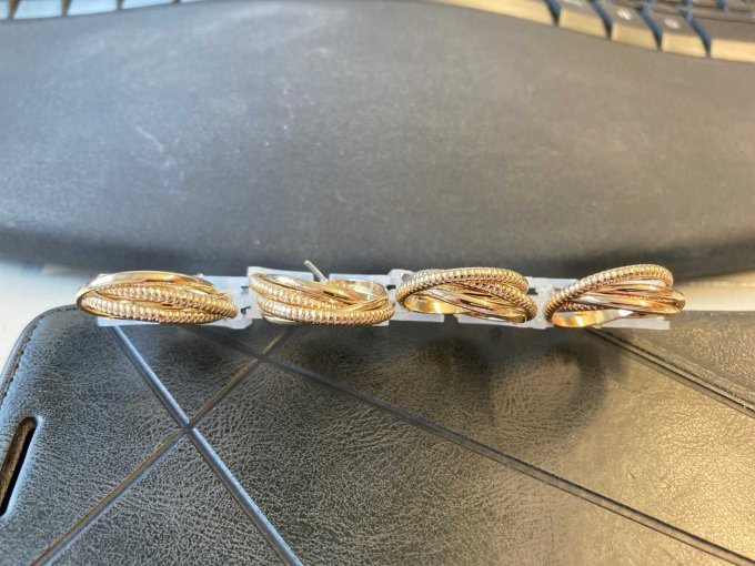 goldfarbene Ringe bestehend aus 4 Einzelringen