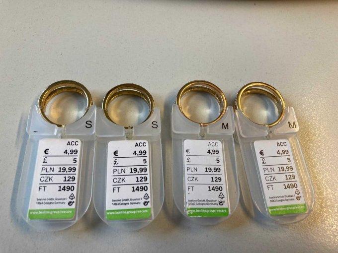 goldfarbene Ringe Rückseite Etikett