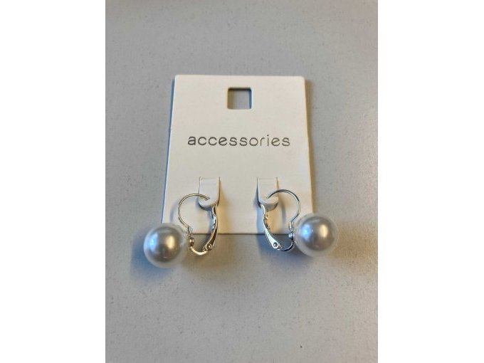 Ohrringe/-stecker mit weißer Perle