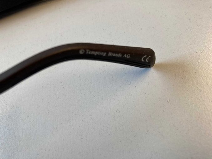 CE-Zeichen Sonnenbrillenbügel