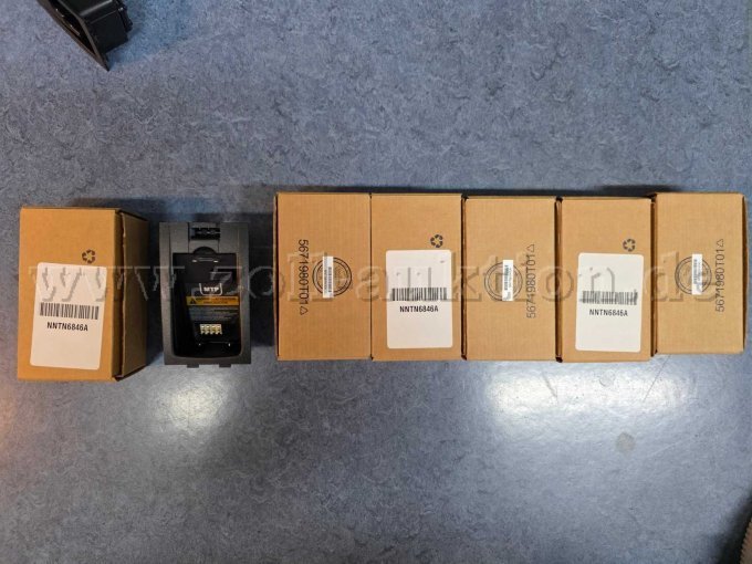 1 Konvolut Motorola NNTN6847A Ladegerät u. NNTN6845A u.46A Ladeeinsätze – foto 6 – kavel bij Zoll-Auktion, Hamburg