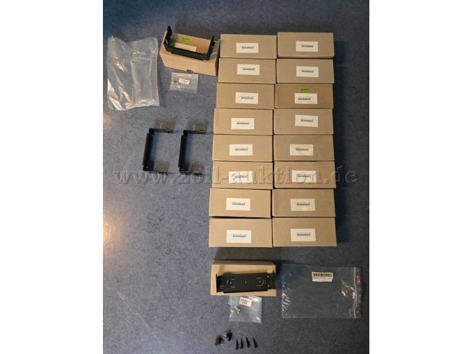 1 Konvolut Motorola PMLN5093A Montagewinkel und GLN7324AR – kavel bij Zoll-Auktion, Hamburg