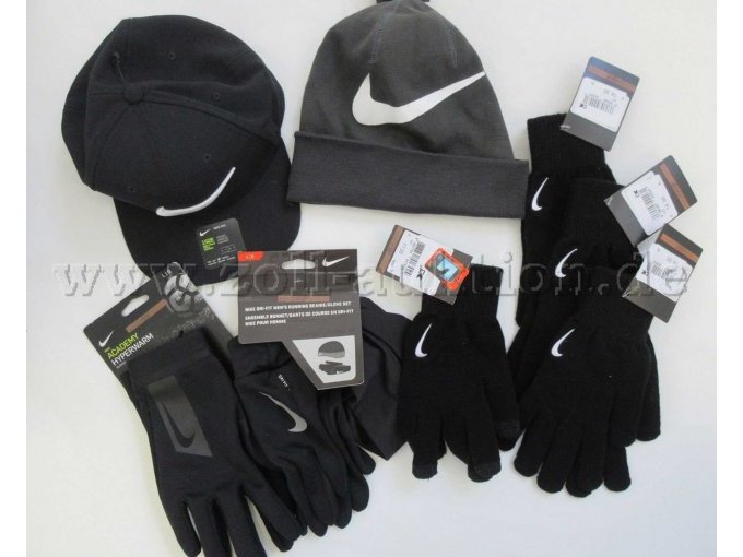 Konvolut Nike Mütze, Handschuhe, Cap