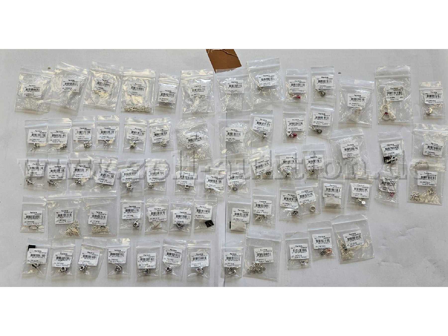 Konvolut Pandoraschmuck 66-teilig Gesamtansicht
