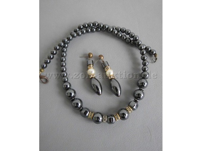 Set mit dunklen Perlen und Strass