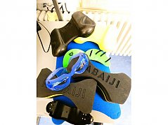 1 Konvolut Schwimmzubehör (9-teilig)- Gesamtansicht