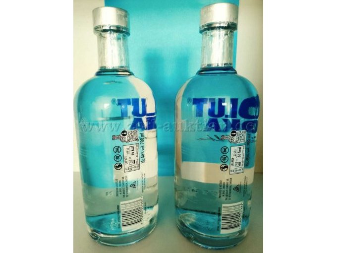 2 Falschen Schwedischer Wodka
je 0,7 Liter
Etikett