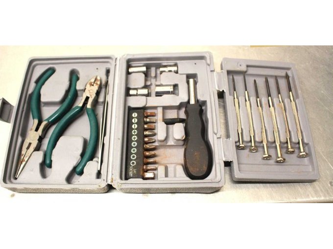 Werkzeugbox innen mit Inhalt