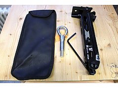 Ansicht Wagenheber mit Tasche und Abschleppöse