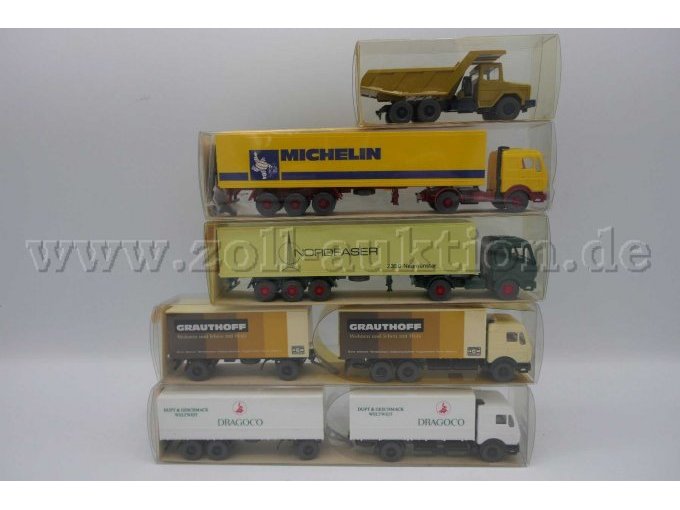 Detailansicht Modelle Teil 4 von links