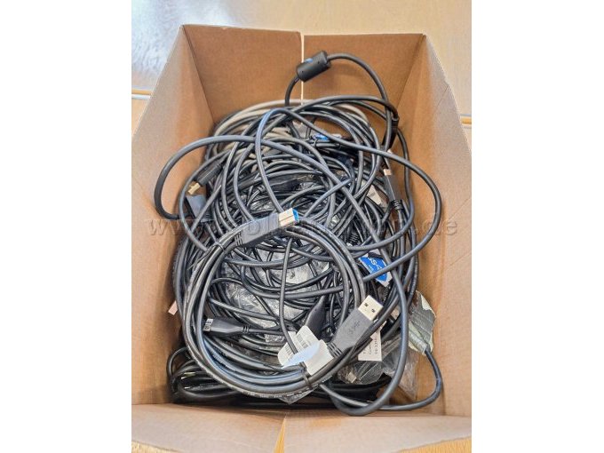 verschiedenste USB-Kabel