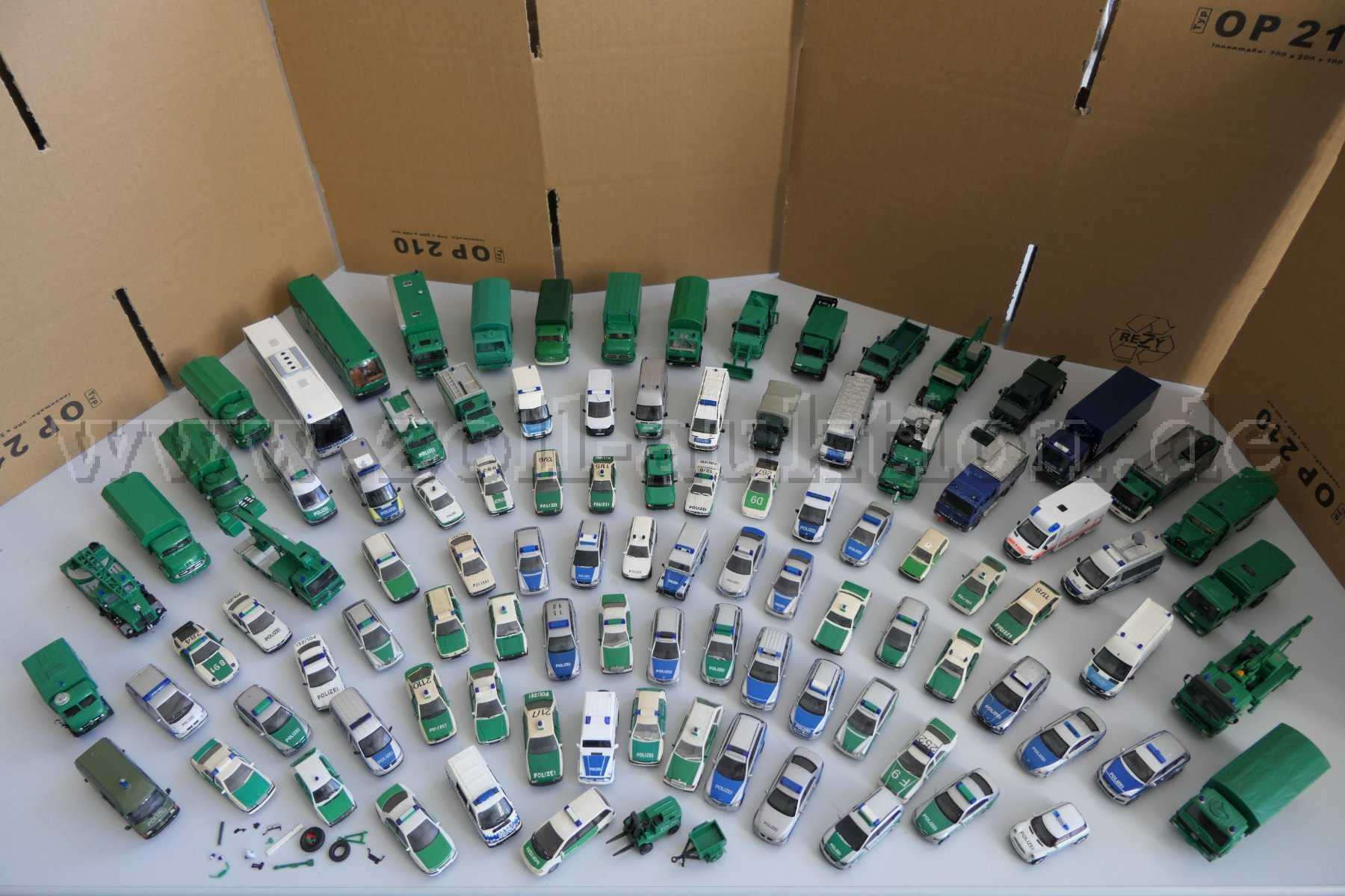 1 lotto di 103 modelli diversi di veicoli della polizia, auto e camion 1:87